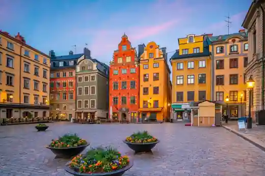 De farverige gavlhuse på Stortorget i Stockholms gamle bydel